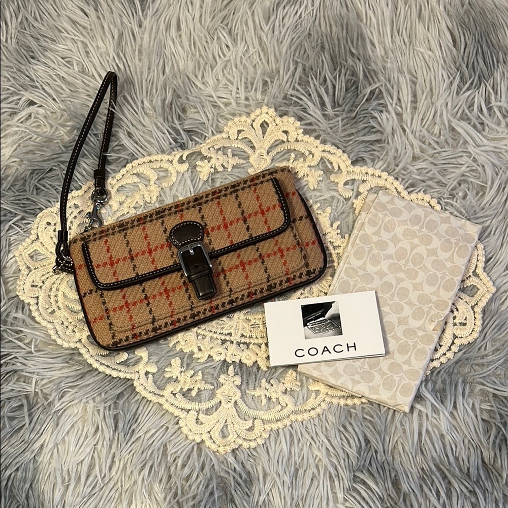 SOLD💛Coach Vintage Clutch